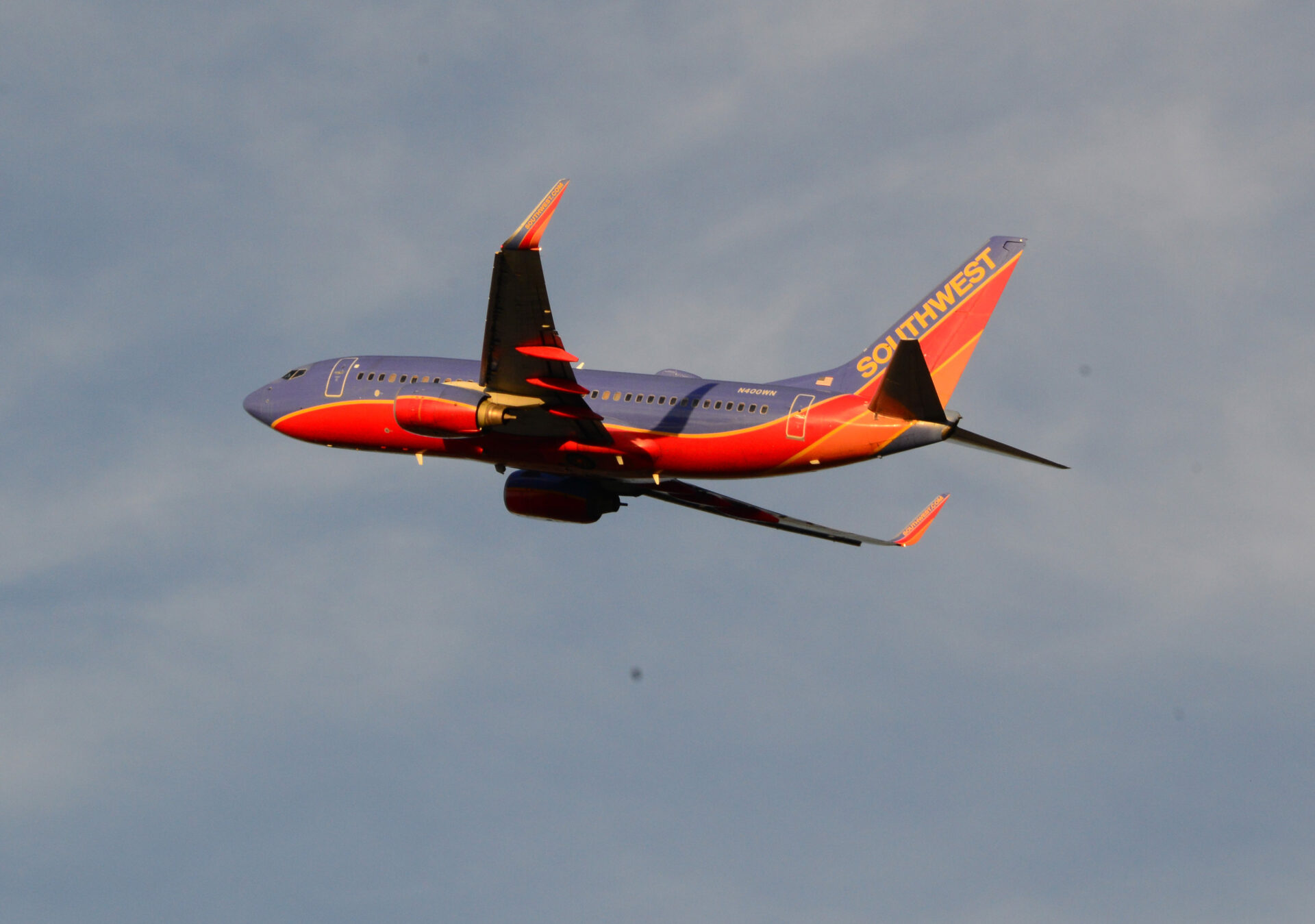 Southwest Boeing 737 Nearly Crashes Into Residential Neighborhood In Oklahoma [VIDEOS]