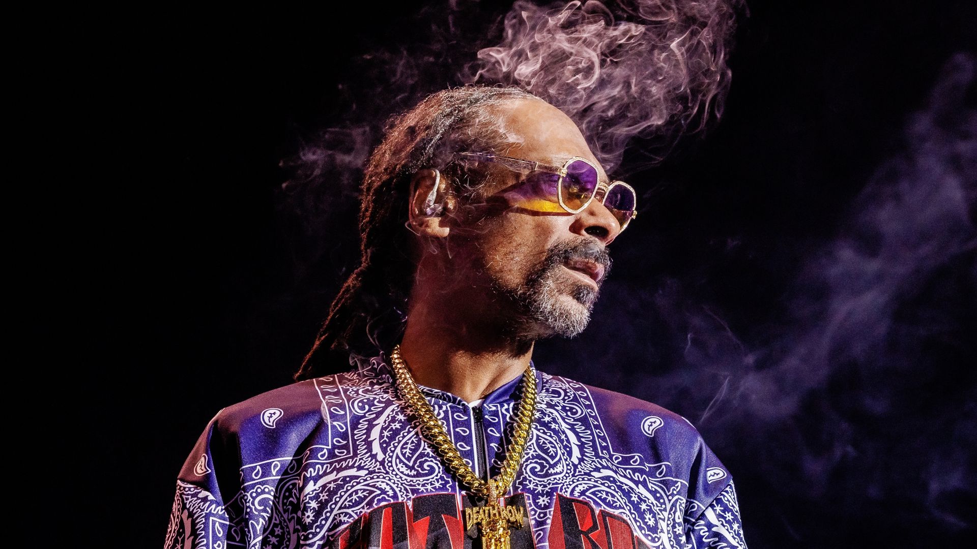 Snoop Dogg helps keep the Paris Olympics lit, carries the torch through the suburbs [VIDEOS]