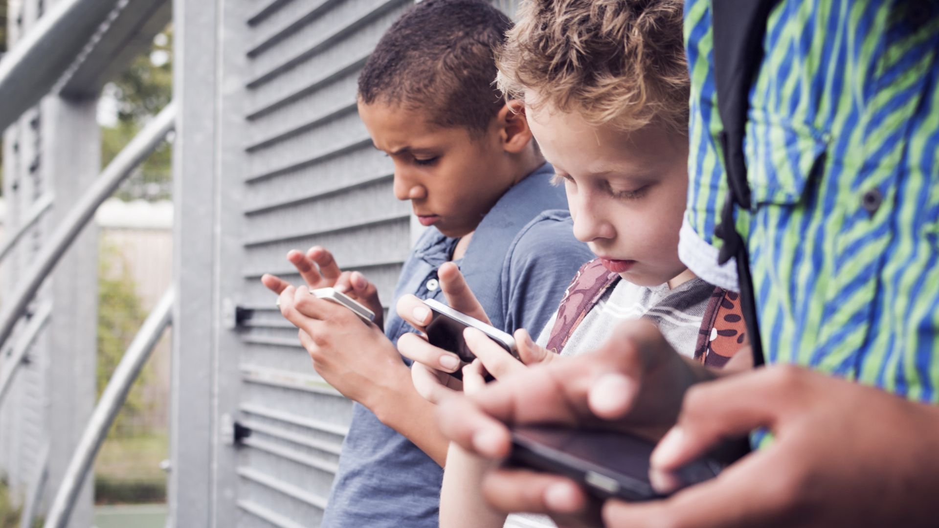 Australia Seeks To Ban Social Media For Kids Under 16, Introduces Legislation [WATCH]