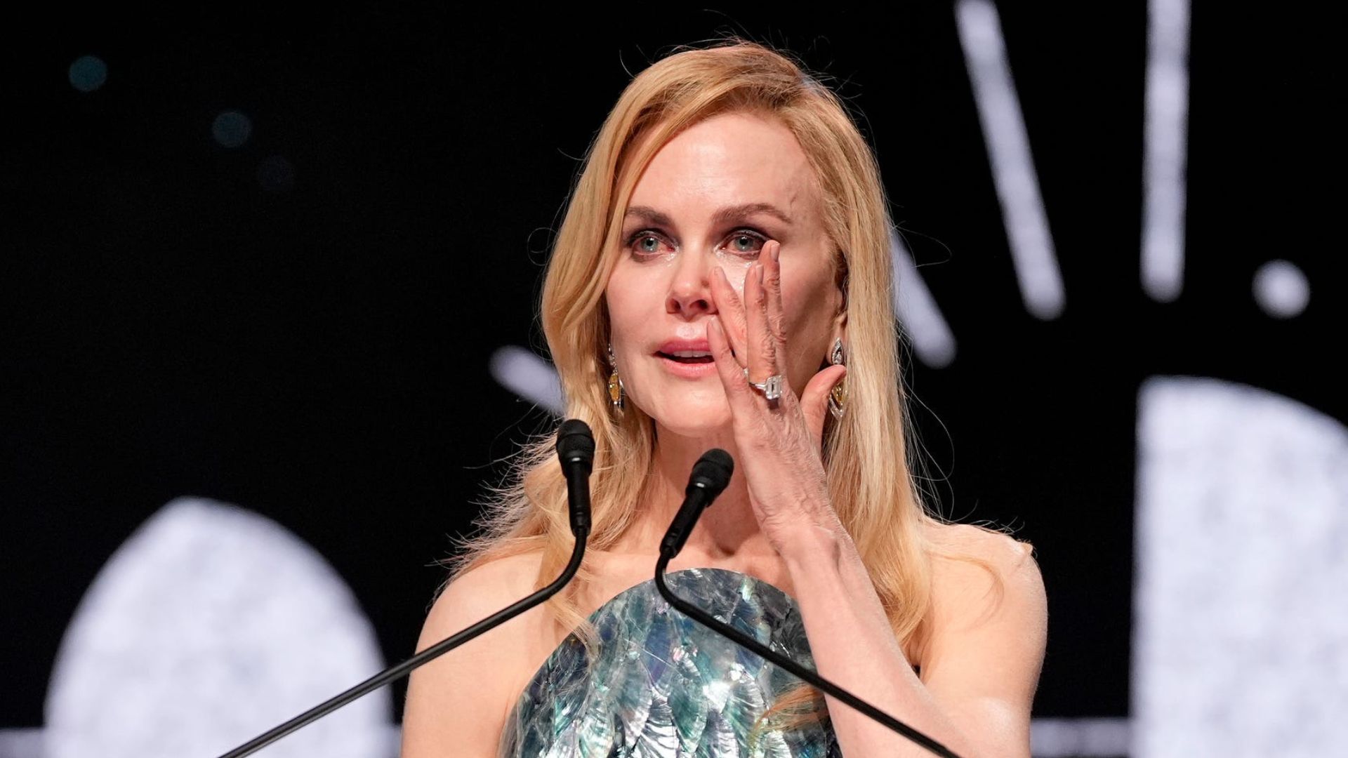 Nicole Kidman Breaks Down in Tears Honoring Her Late Mom at Palm Springs Awards Show [WATCH]