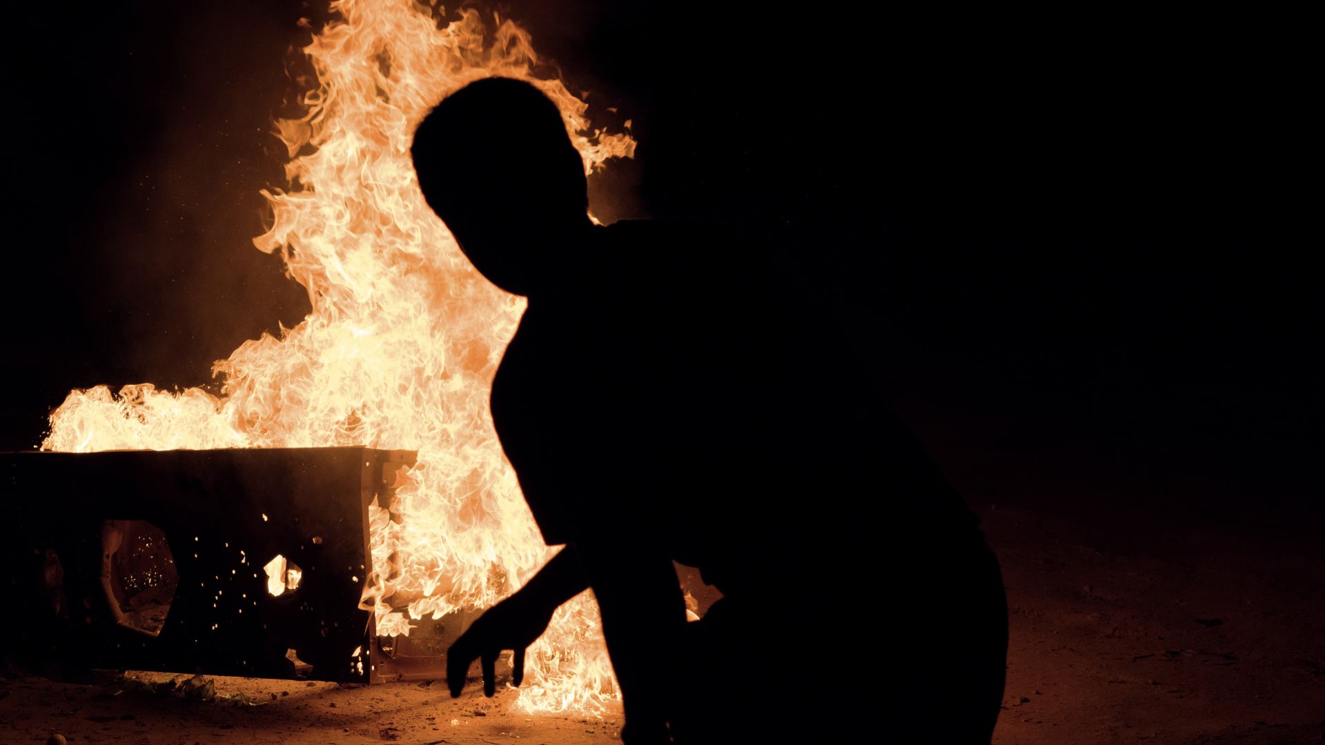 Caught on Camera: LA Locals Tackle Suspected Arsonist Near Wildfire Zone