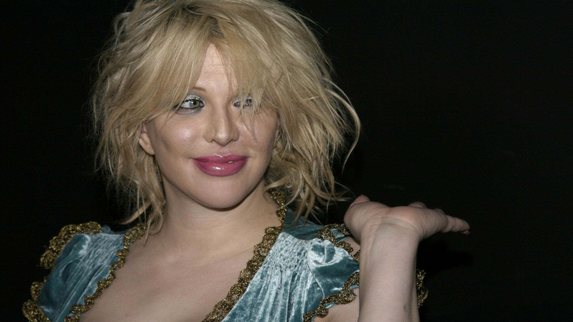 Courtney Love Ditches U.S. Over Donald Trump [WATCH]